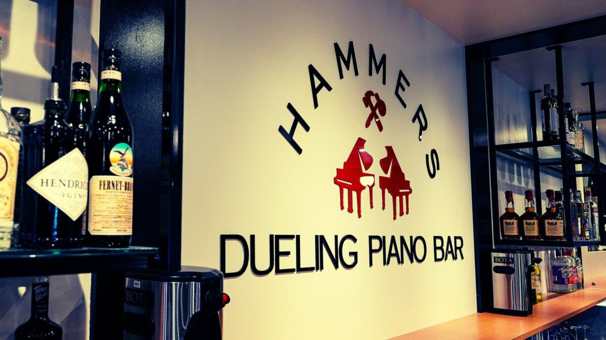 Hammers Dueling Piano Bar – Image_1 [LISTING]